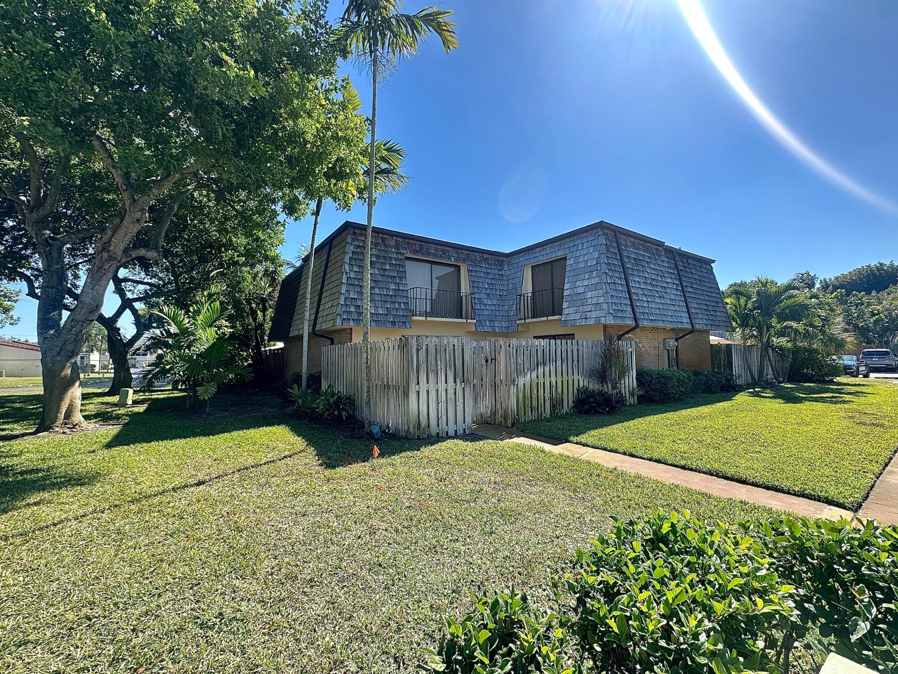 LAKEWOOD OF PALM SPRINGS - Residential Lease