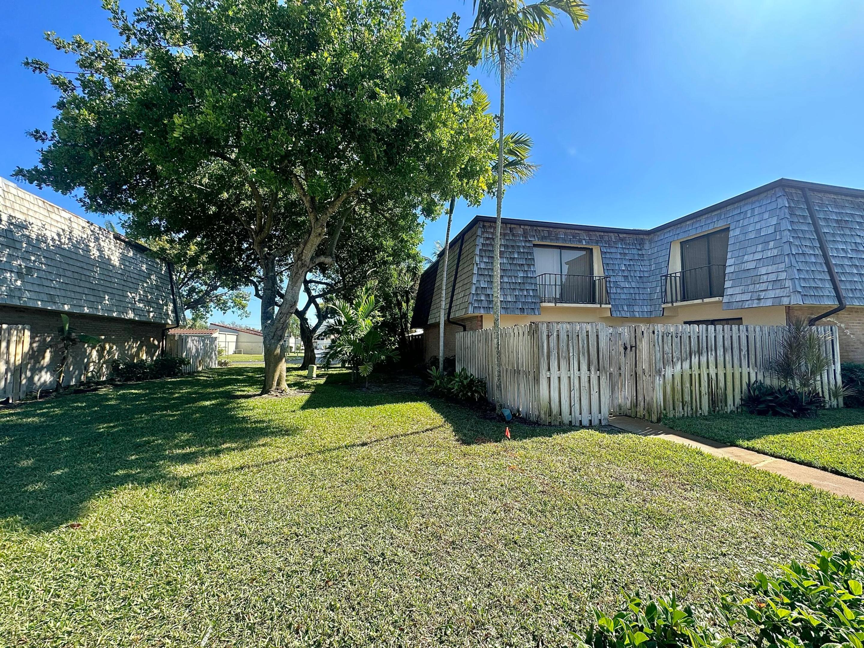 LAKEWOOD OF PALM SPRINGS - Residential Lease