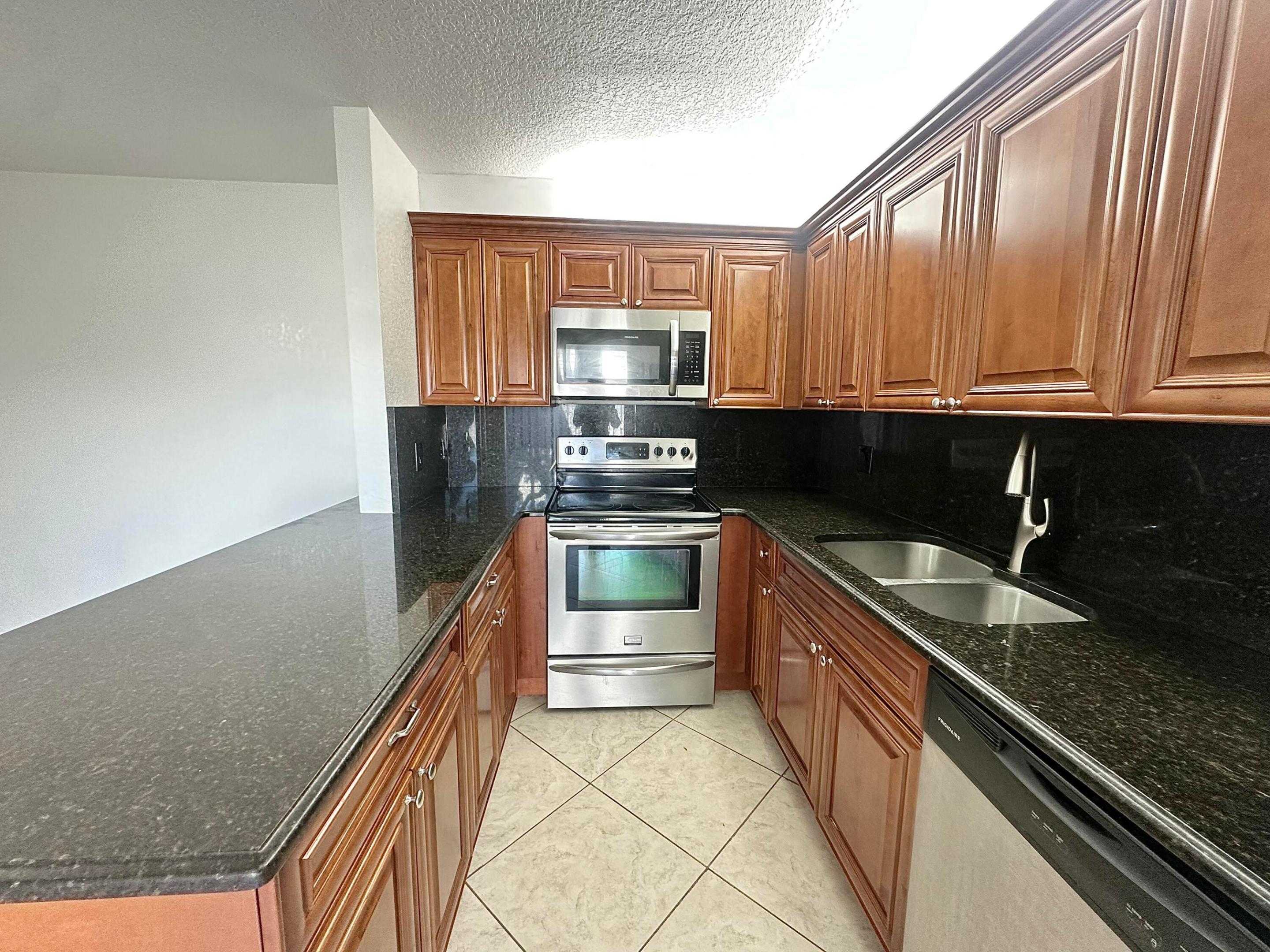 LAKEWOOD OF PALM SPRINGS - Residential Lease