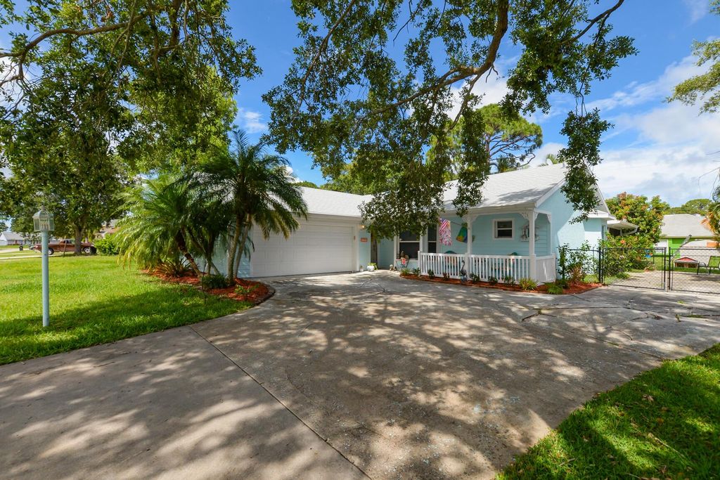 Photo of 1641 SE Pleasantview Street, Port St Lucie, FL 34983 (MLS # R10894964)