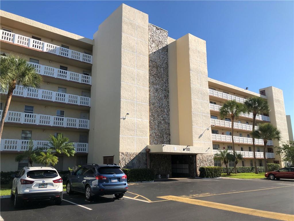 MEADOWBROOK LAKES - Residential