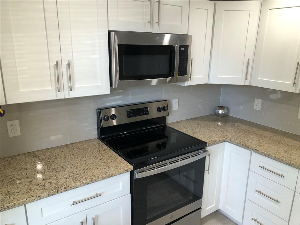 MEADOWBROOK LAKES - Residential