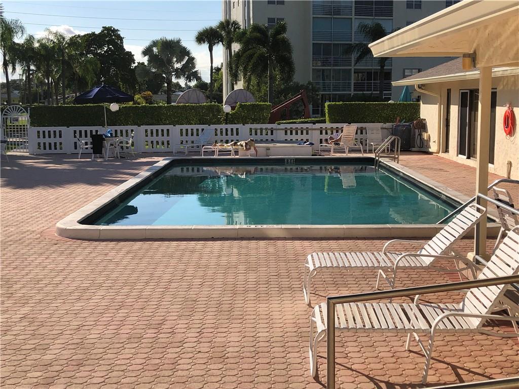 MEADOWBROOK LAKES - Residential