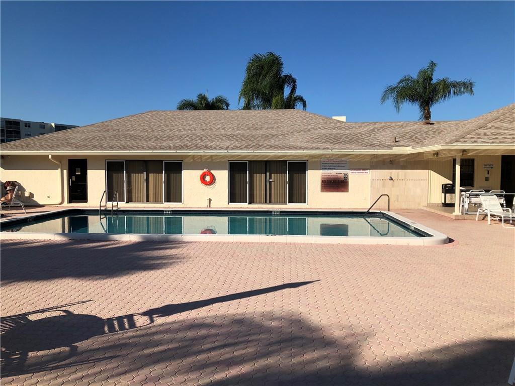 MEADOWBROOK LAKES - Residential