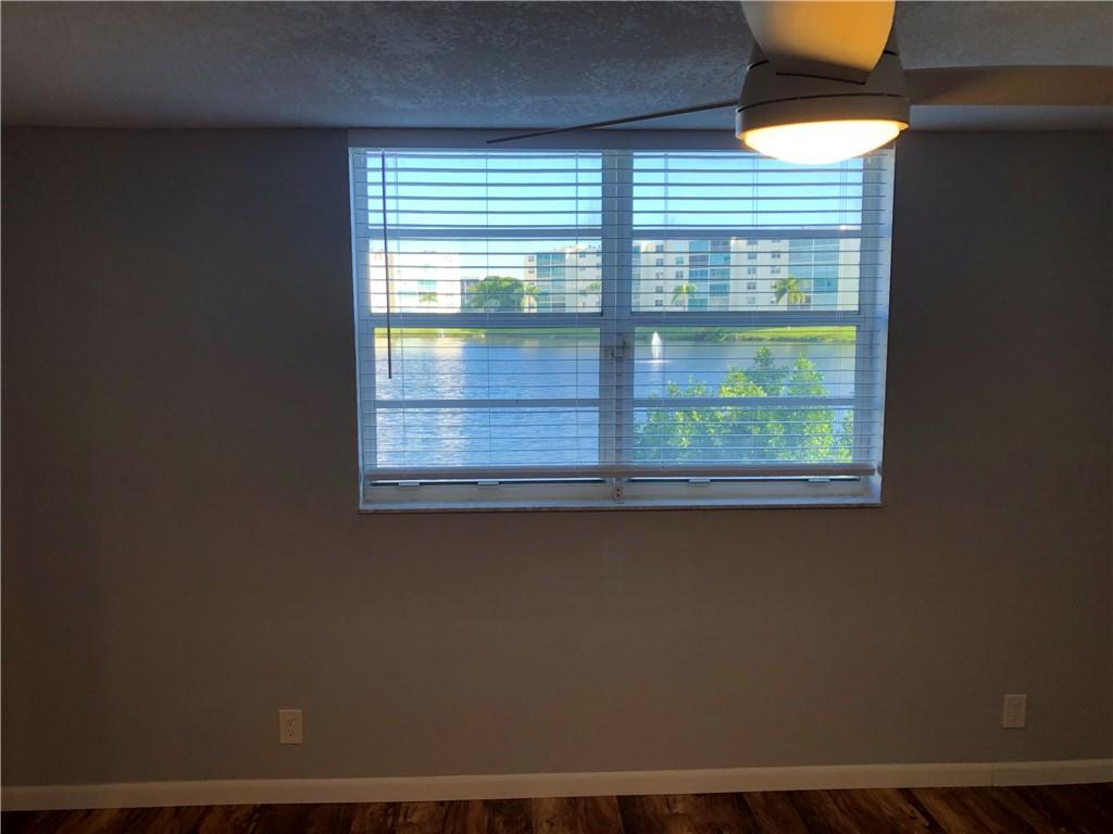 MEADOWBROOK LAKES - Residential