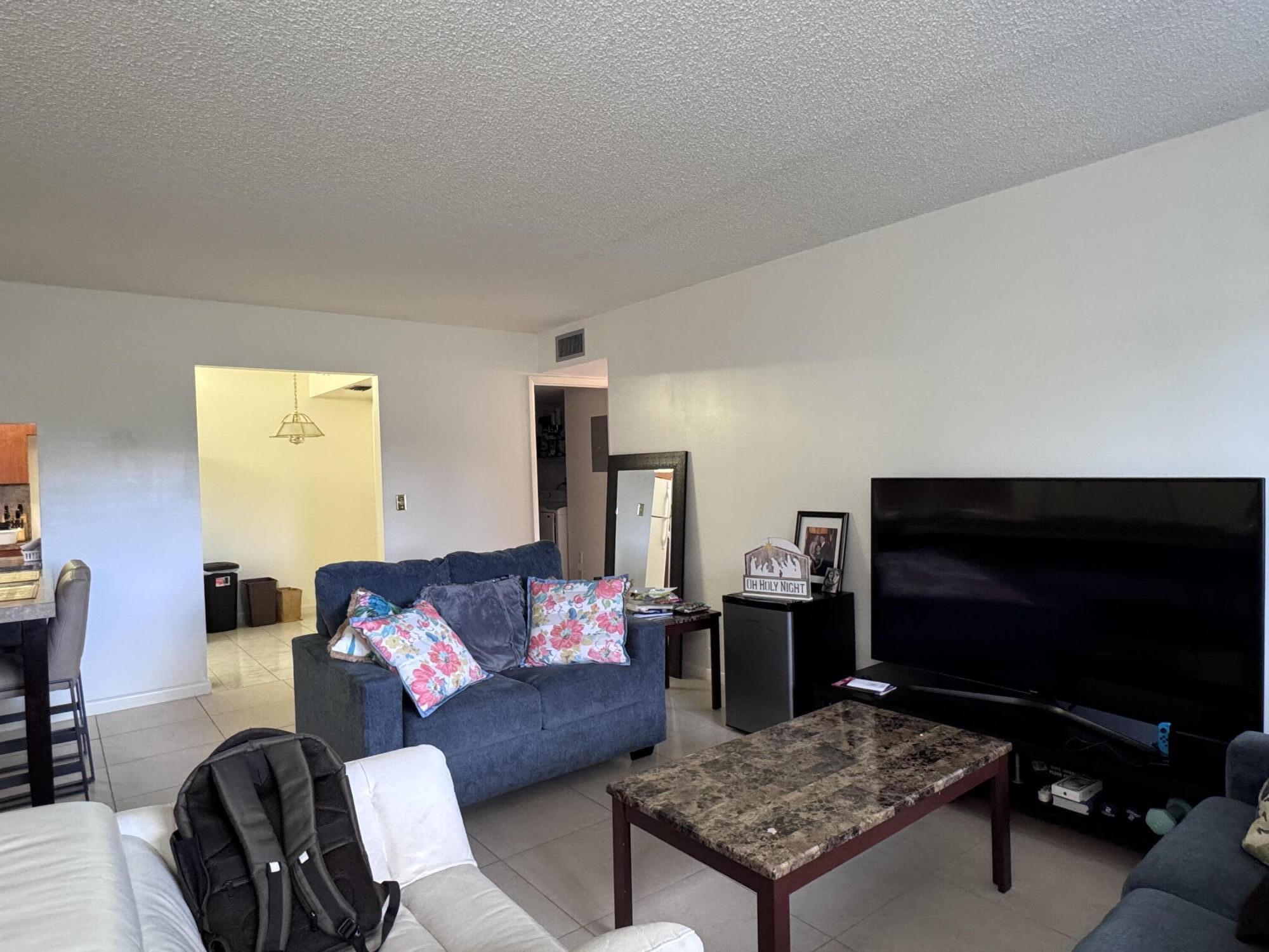 PALM CLUB WEST VILLAGE I - Residential Lease