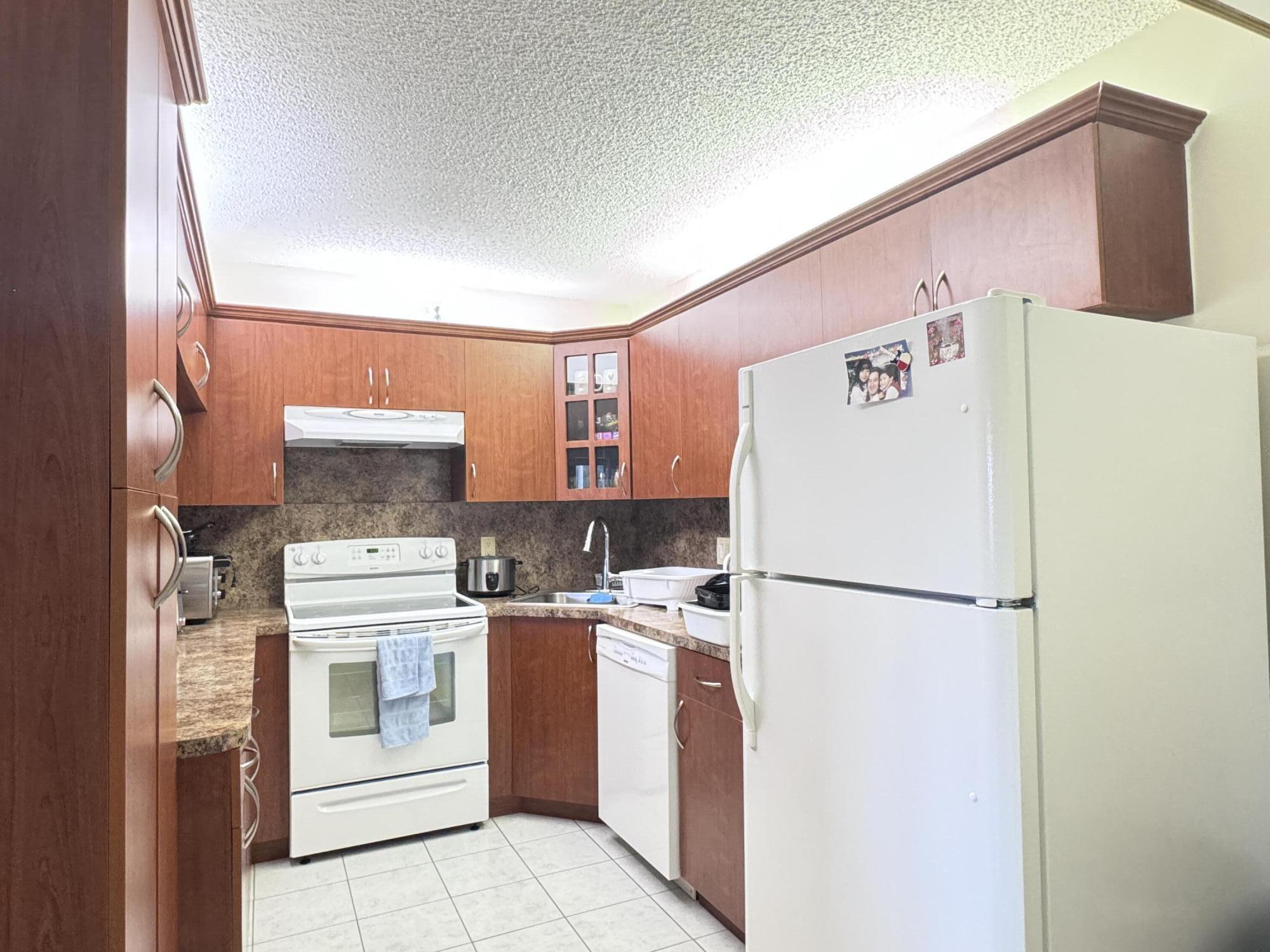 PALM CLUB WEST VILLAGE I - Residential Lease