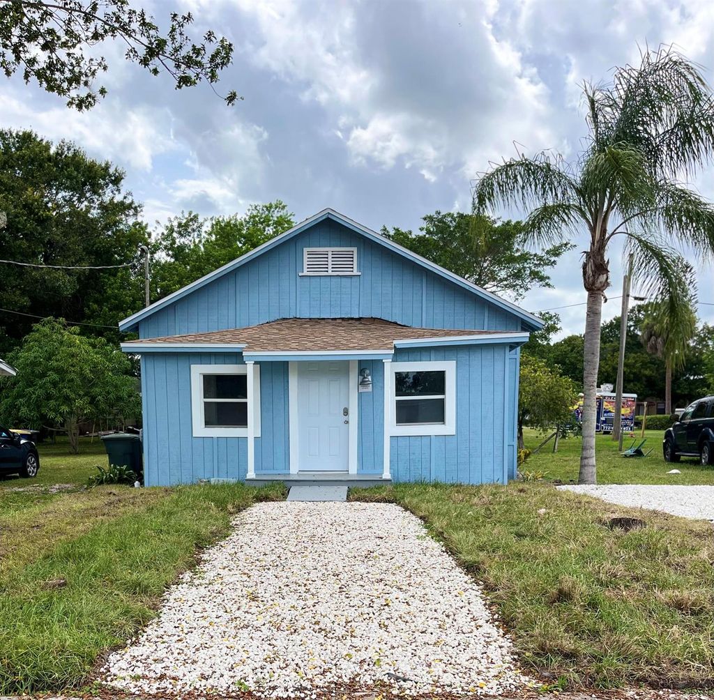 Photo of 1609 N 14th Street, Fort Pierce, FL 34950 (MLS # R10905022)