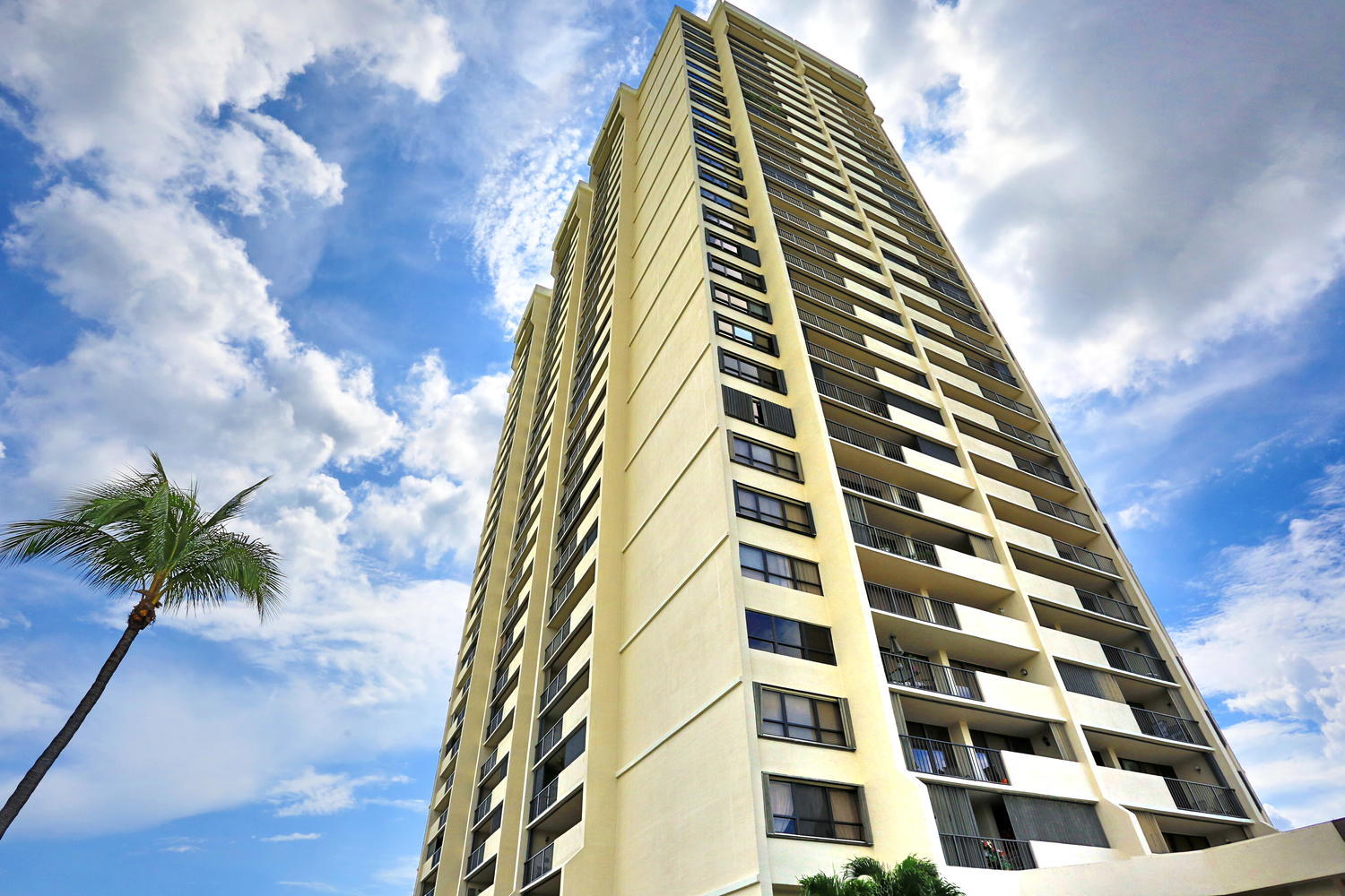 PALM BEACH HOUSE CONDO - Residential