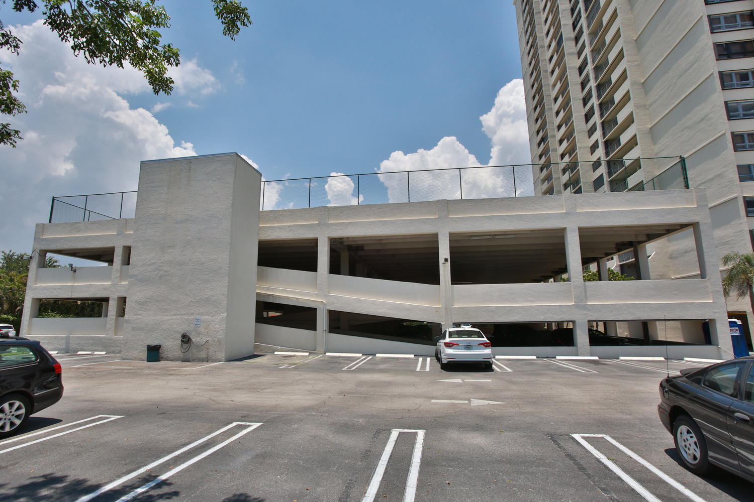 PALM BEACH HOUSE CONDO - Residential