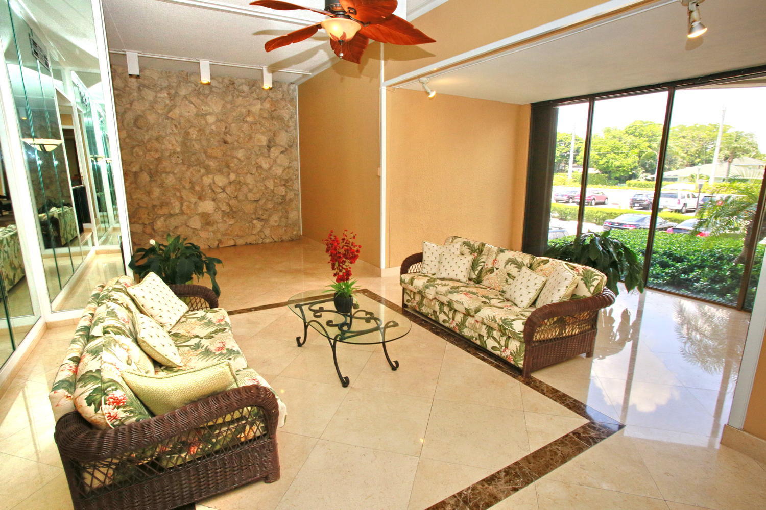 PALM BEACH HOUSE CONDO - Residential