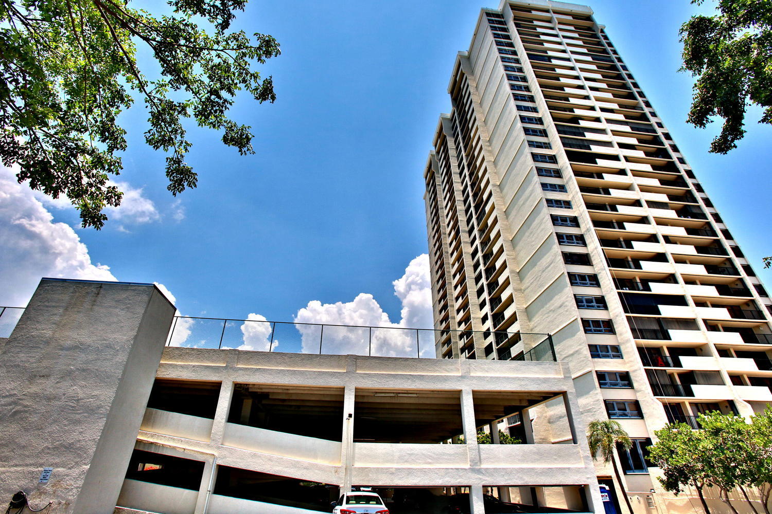 PALM BEACH HOUSE CONDO - Residential