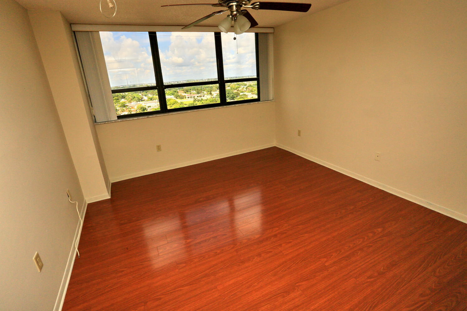 PALM BEACH HOUSE CONDO - Residential