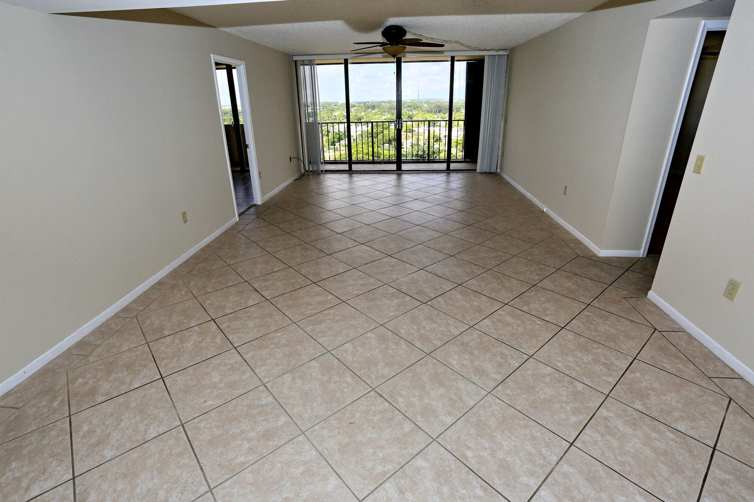 PALM BEACH HOUSE CONDO - Residential