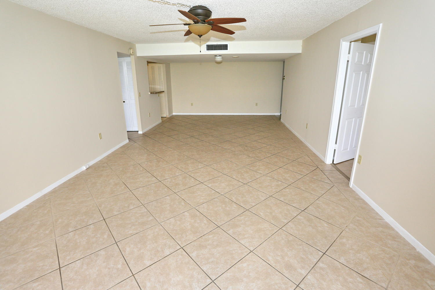 PALM BEACH HOUSE CONDO - Residential