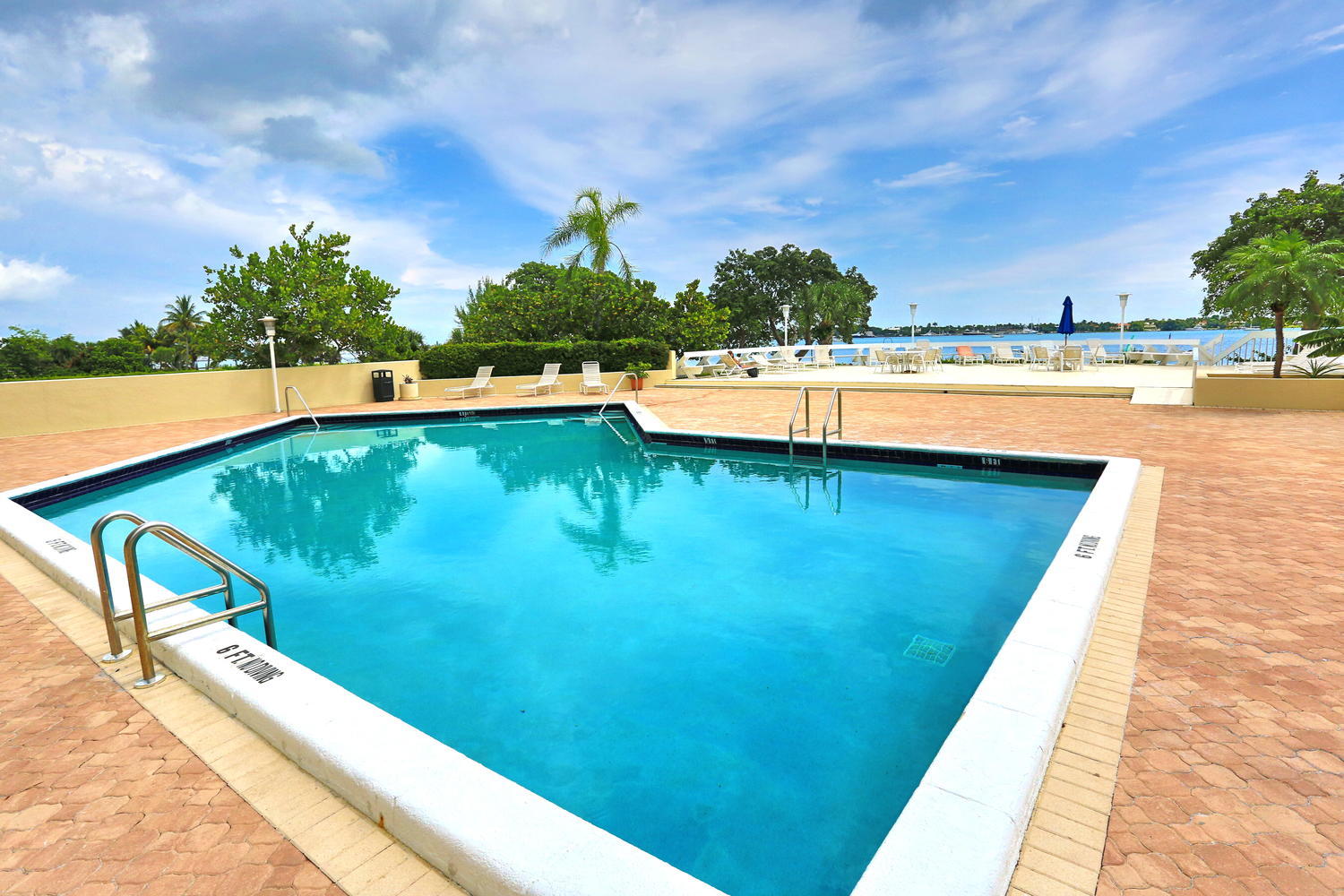 PALM BEACH HOUSE CONDO - Residential