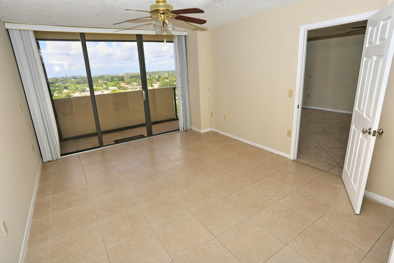 PALM BEACH HOUSE CONDO - Residential