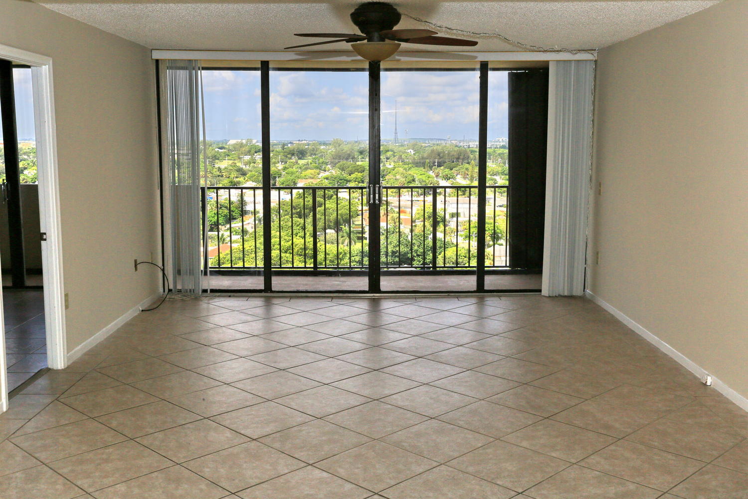 PALM BEACH HOUSE CONDO - Residential