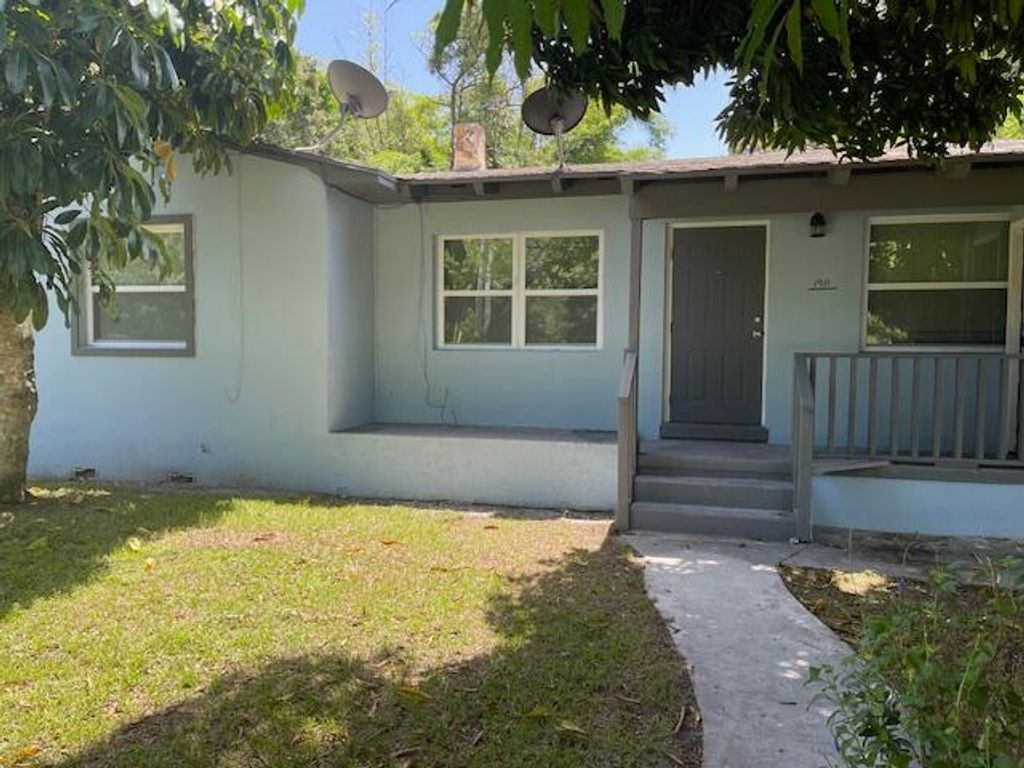 Photo of 1911 Boston Avenue, Fort Pierce, FL 34950 (MLS # R11169704)