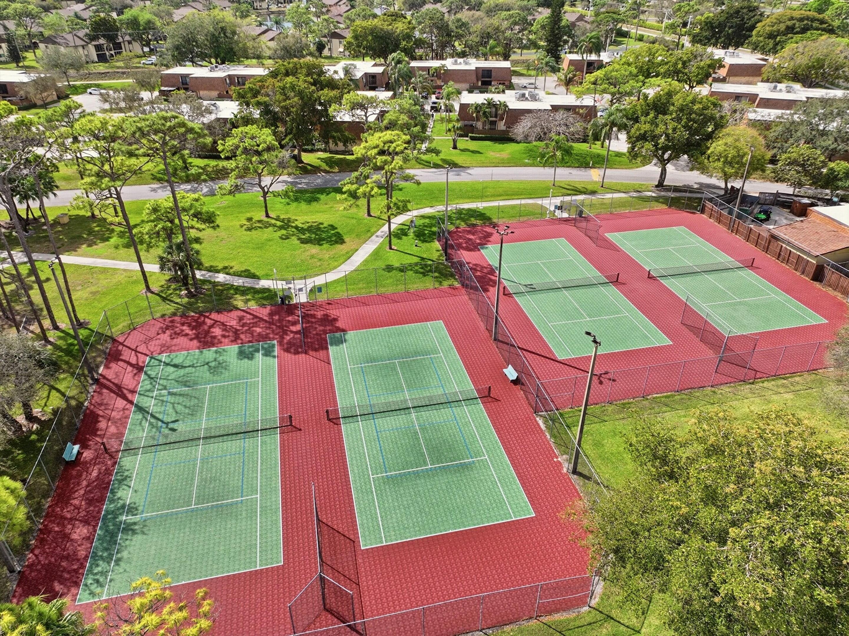 SHERWOOD LAKES - Residential