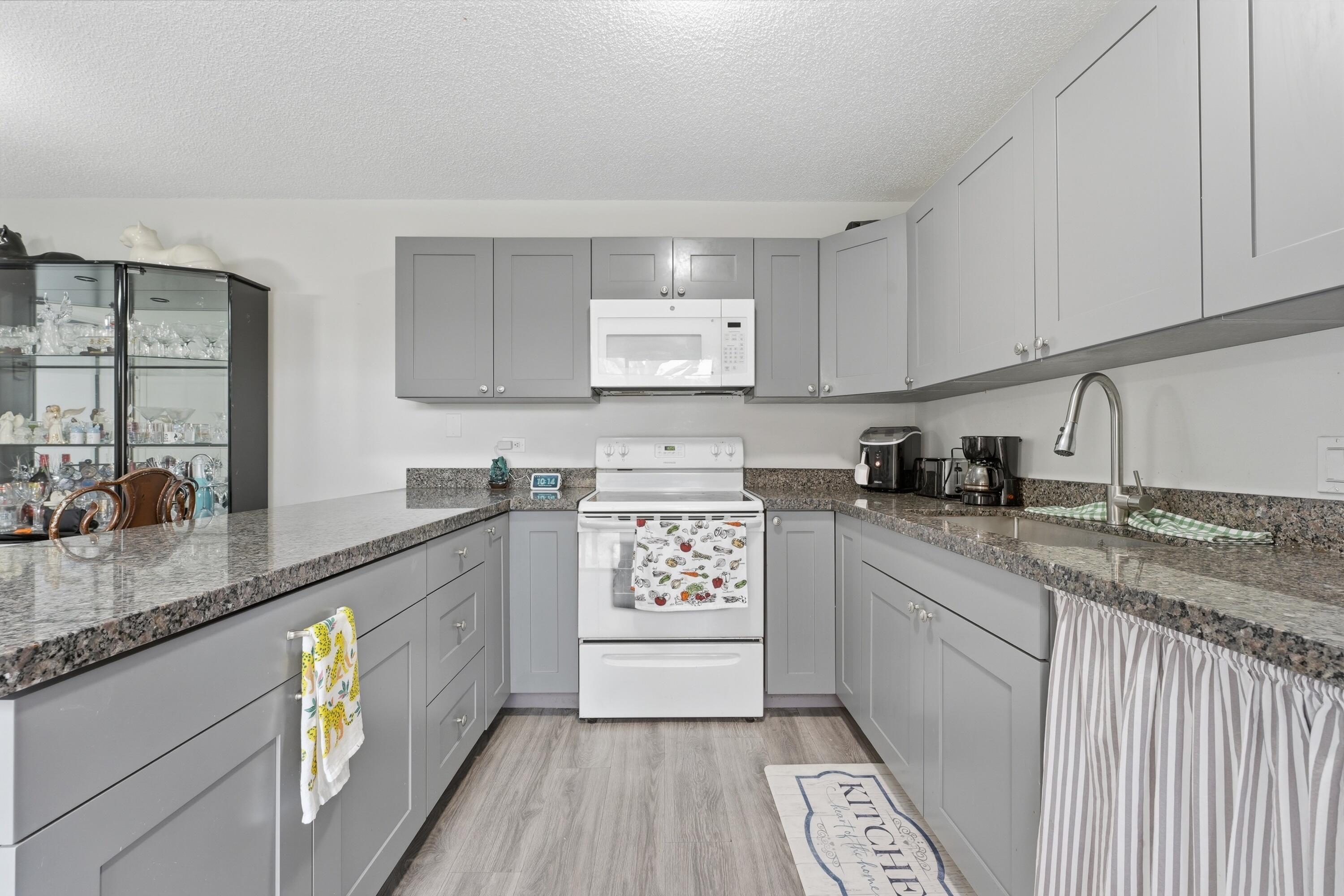 SHERWOOD LAKES - Residential