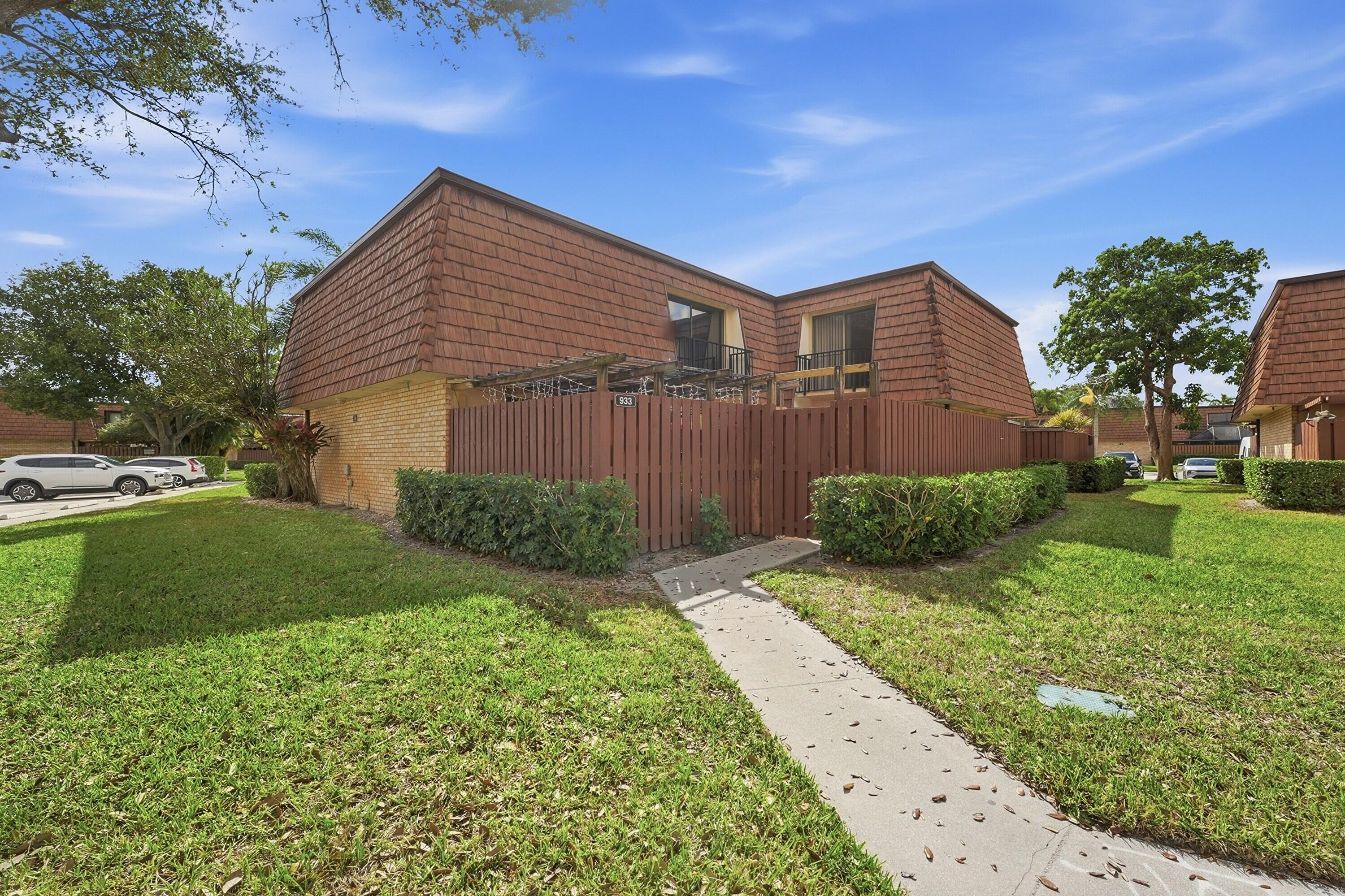 SHERWOOD LAKES - Residential