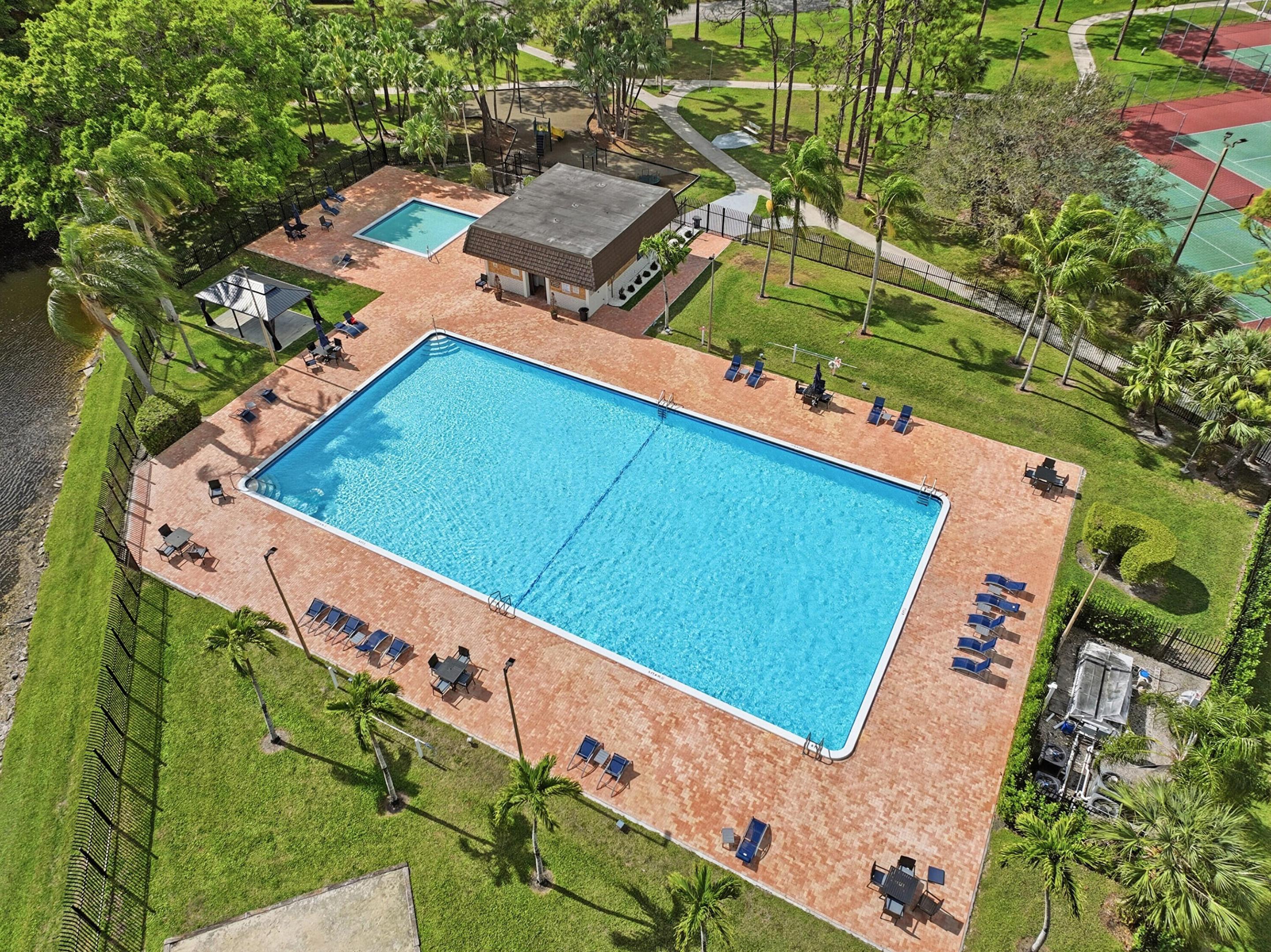 SHERWOOD LAKES - Residential