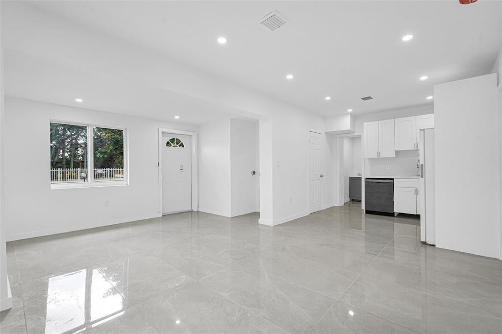 QUEENS PARK - Residential