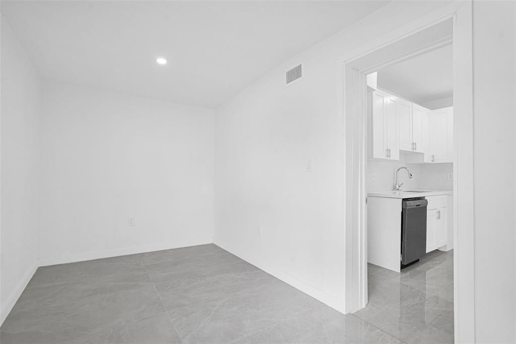 QUEENS PARK - Residential