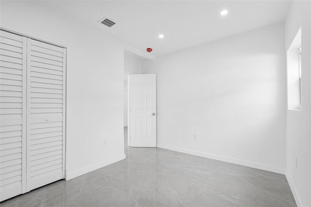 QUEENS PARK - Residential