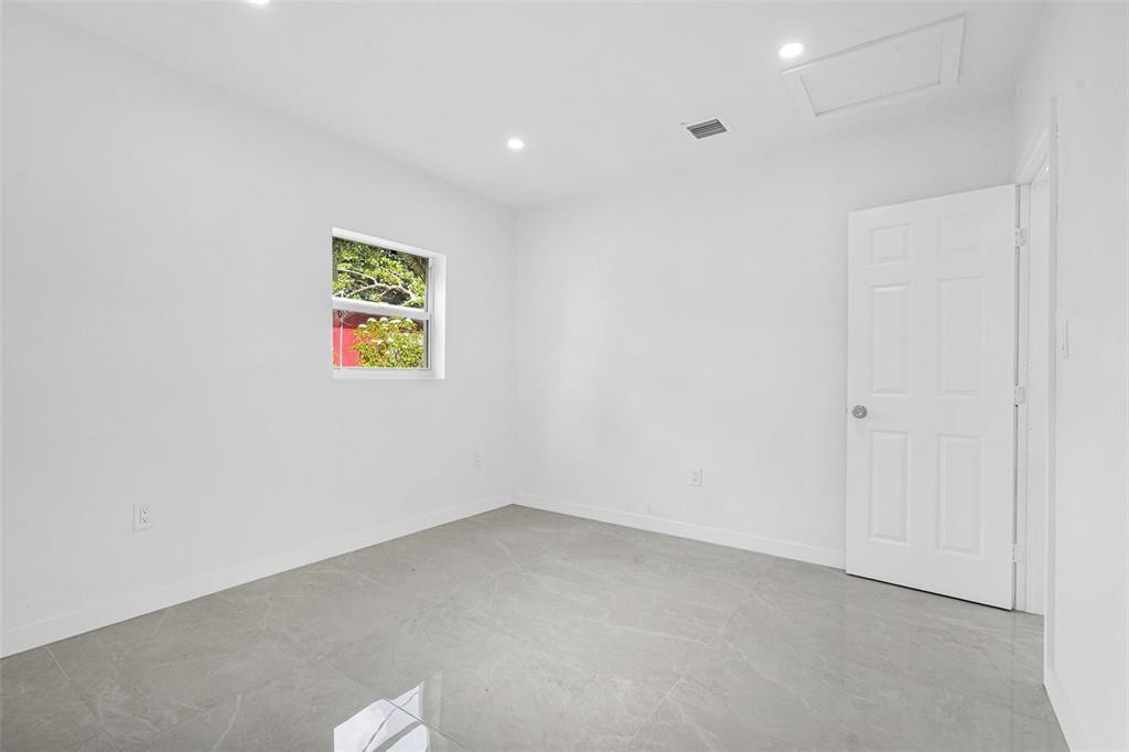 QUEENS PARK - Residential