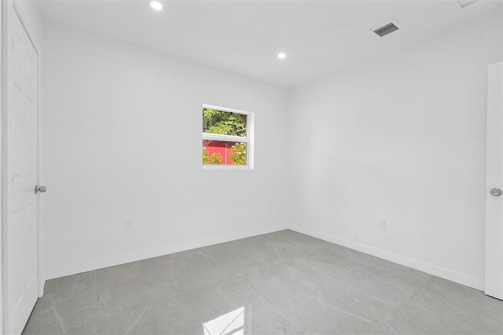 QUEENS PARK - Residential