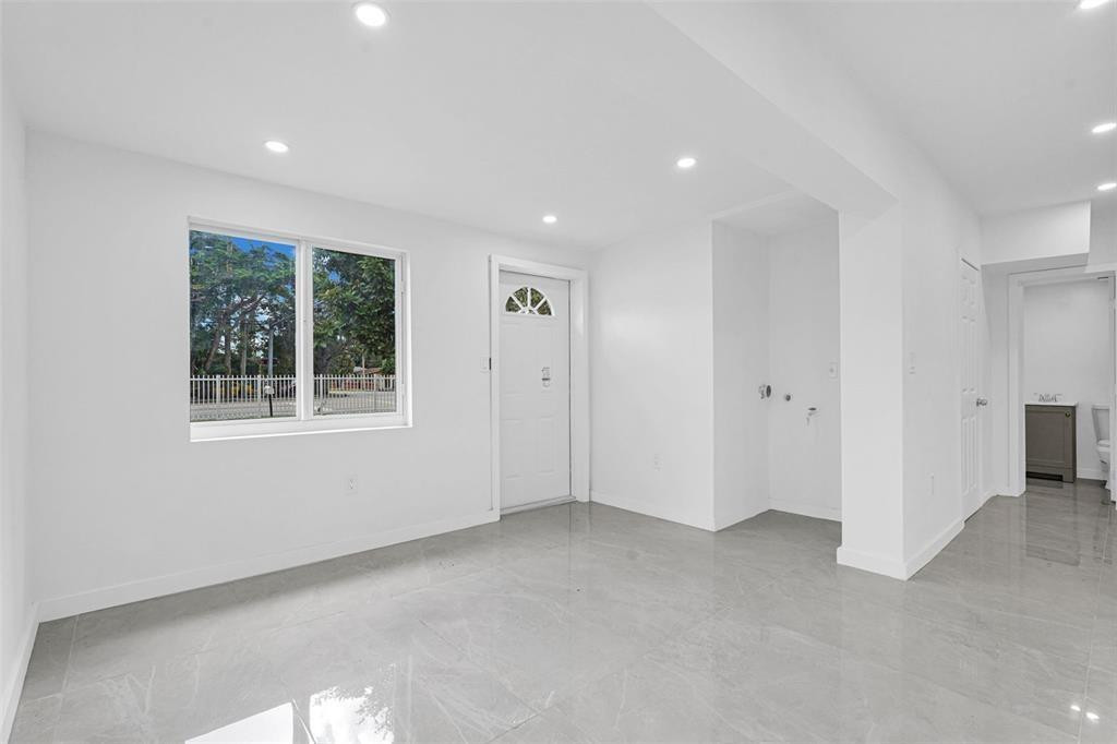 QUEENS PARK - Residential