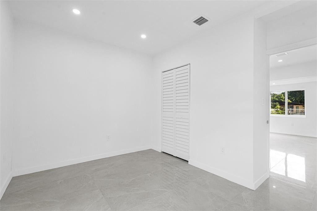 QUEENS PARK - Residential