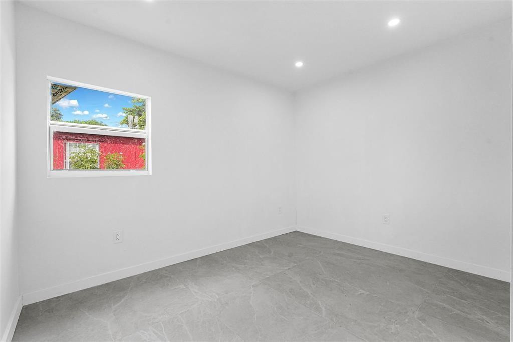 QUEENS PARK - Residential