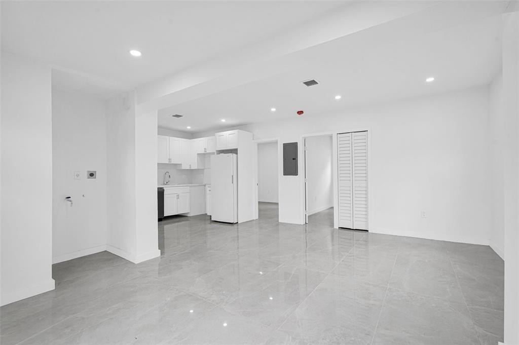 QUEENS PARK - Residential