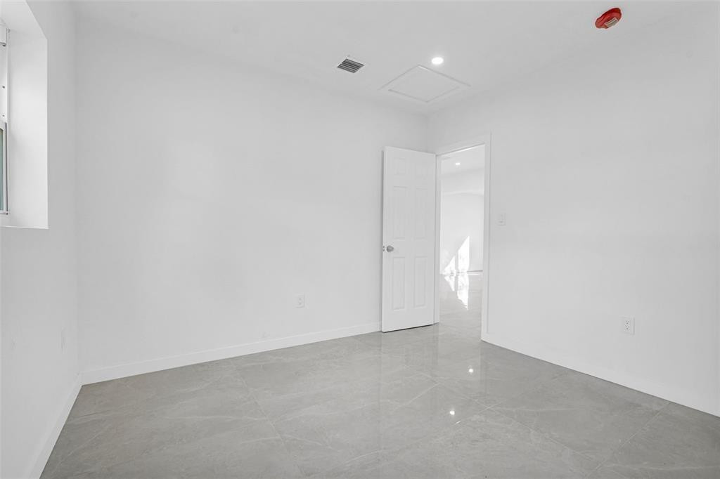 QUEENS PARK - Residential