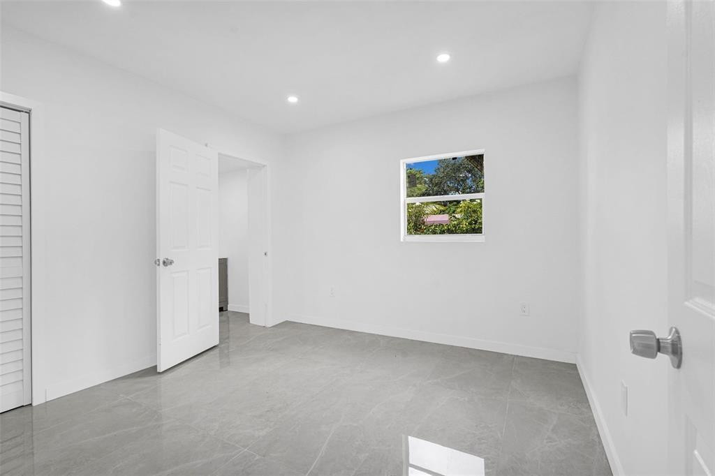 QUEENS PARK - Residential