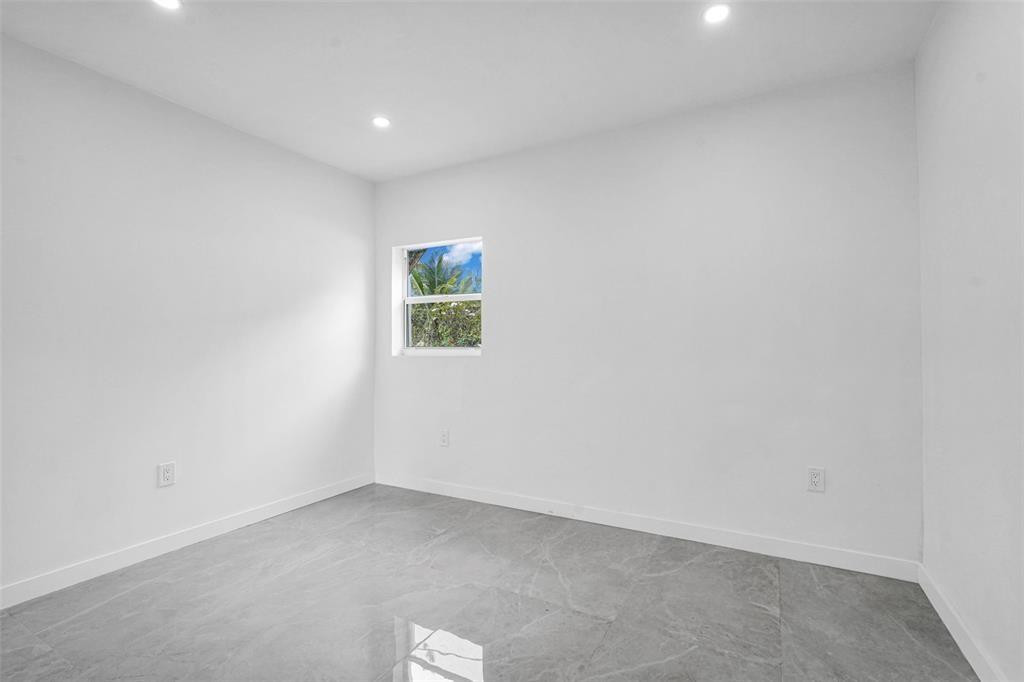 QUEENS PARK - Residential