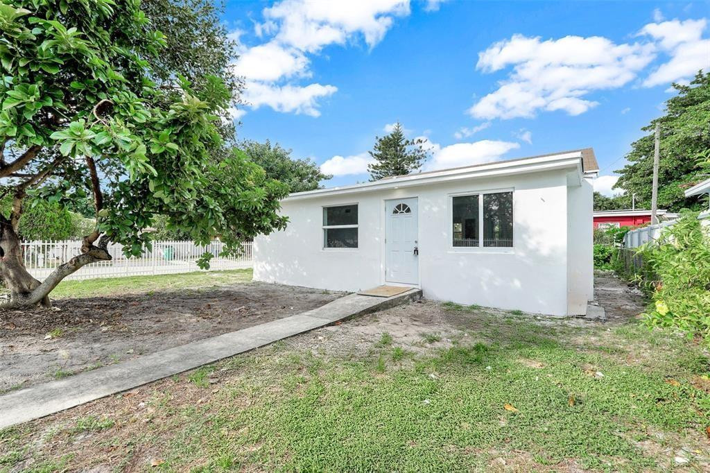 QUEENS PARK - Residential