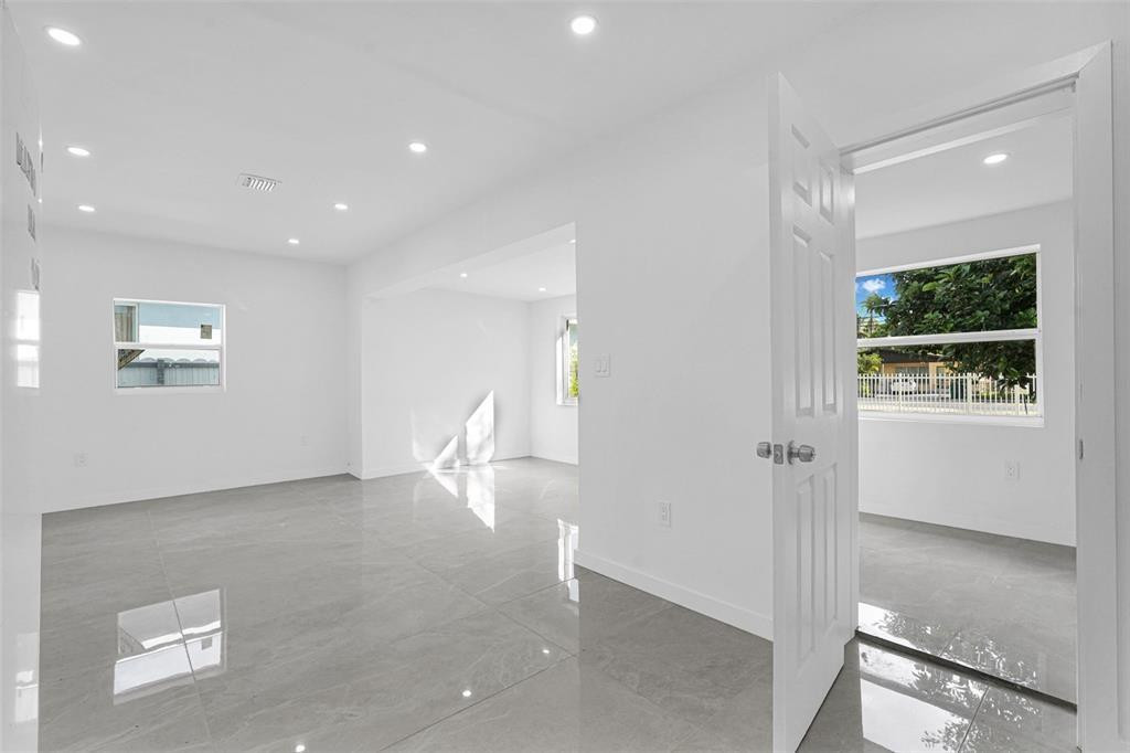 QUEENS PARK - Residential