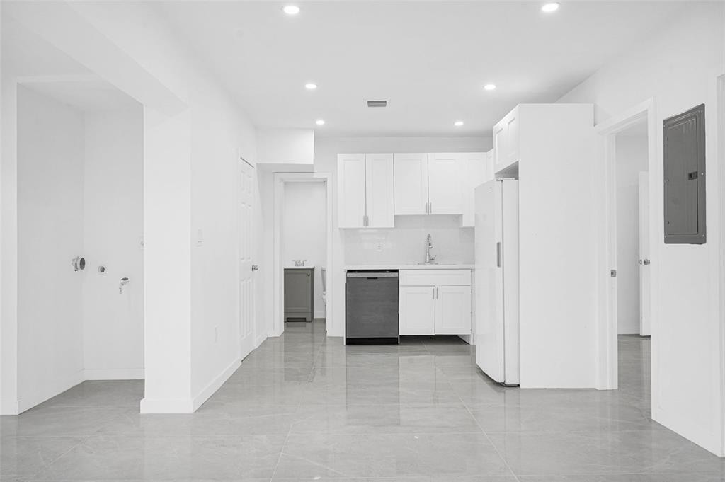 QUEENS PARK - Residential