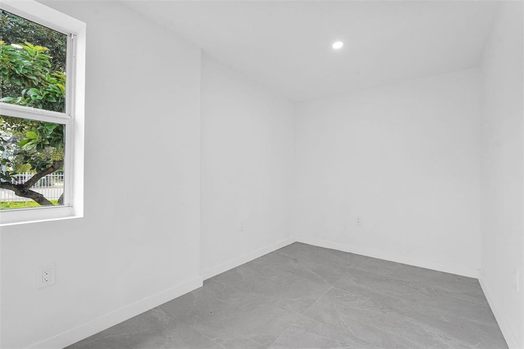 QUEENS PARK - Residential