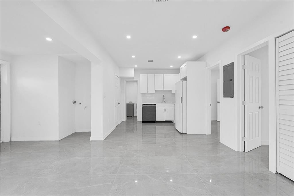 QUEENS PARK - Residential