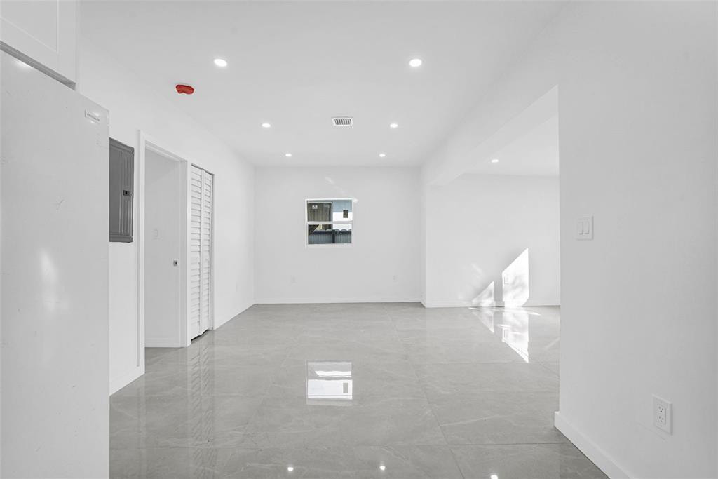 QUEENS PARK - Residential