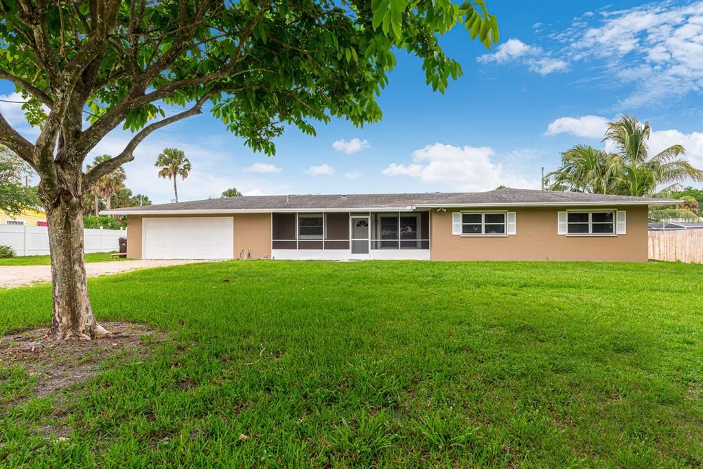 Photo of 925 SE Osceola Street, Stuart, FL 34994 (MLS # R10749818)