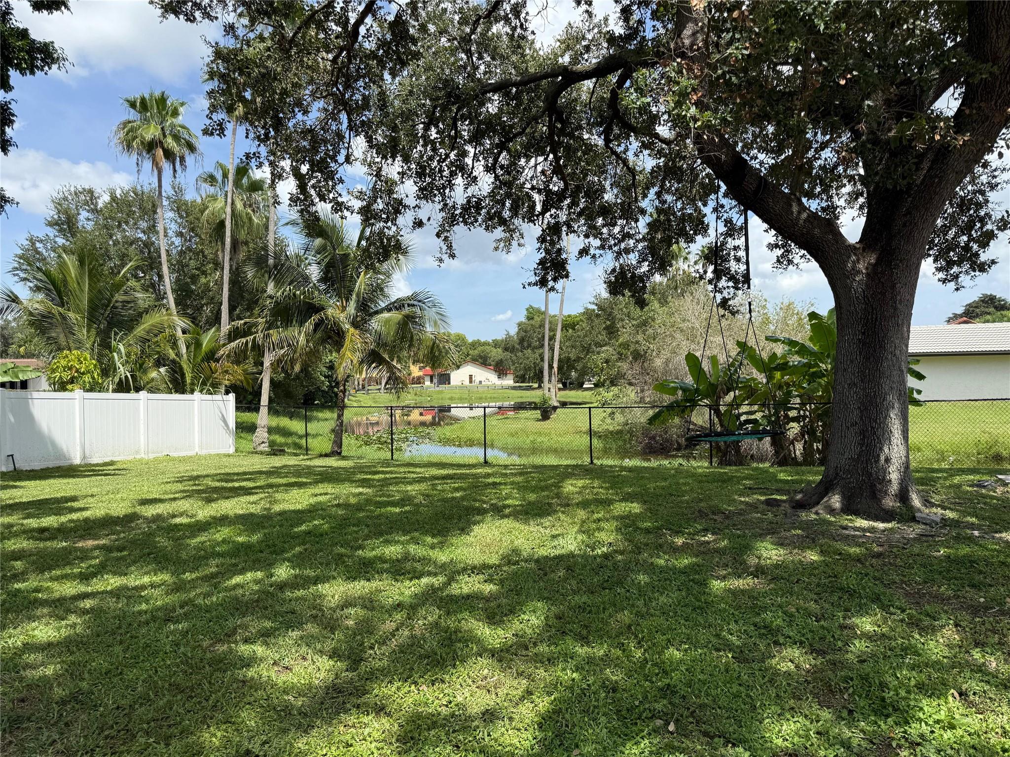 11601 NW 39th St