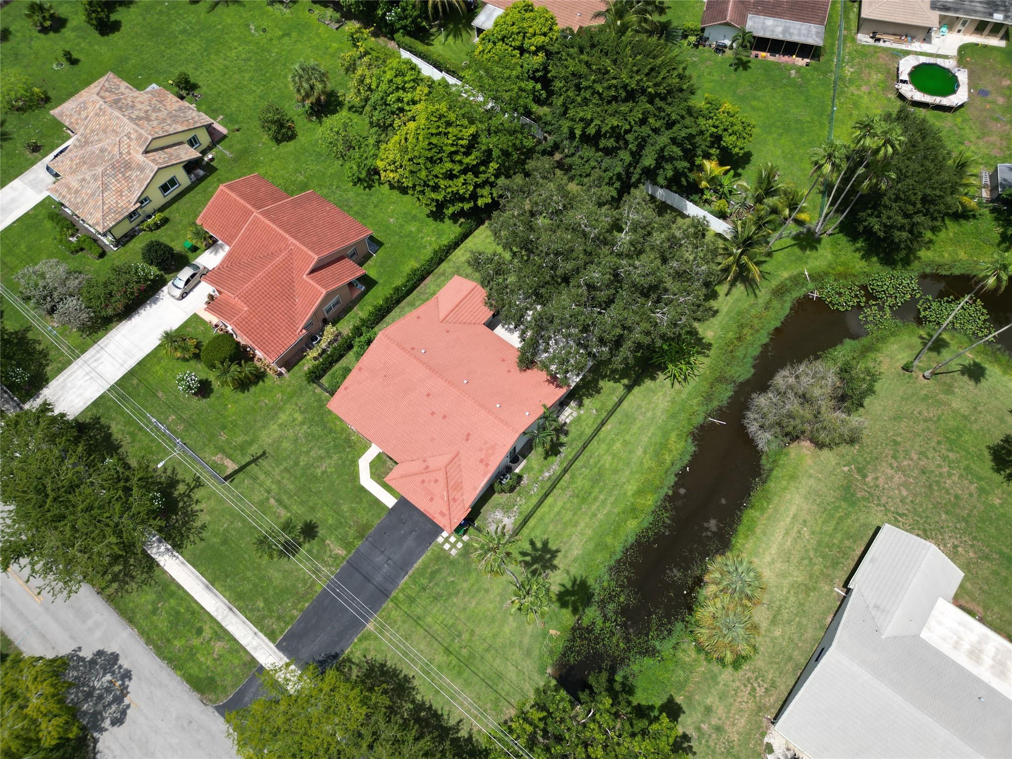 11601 NW 39th St