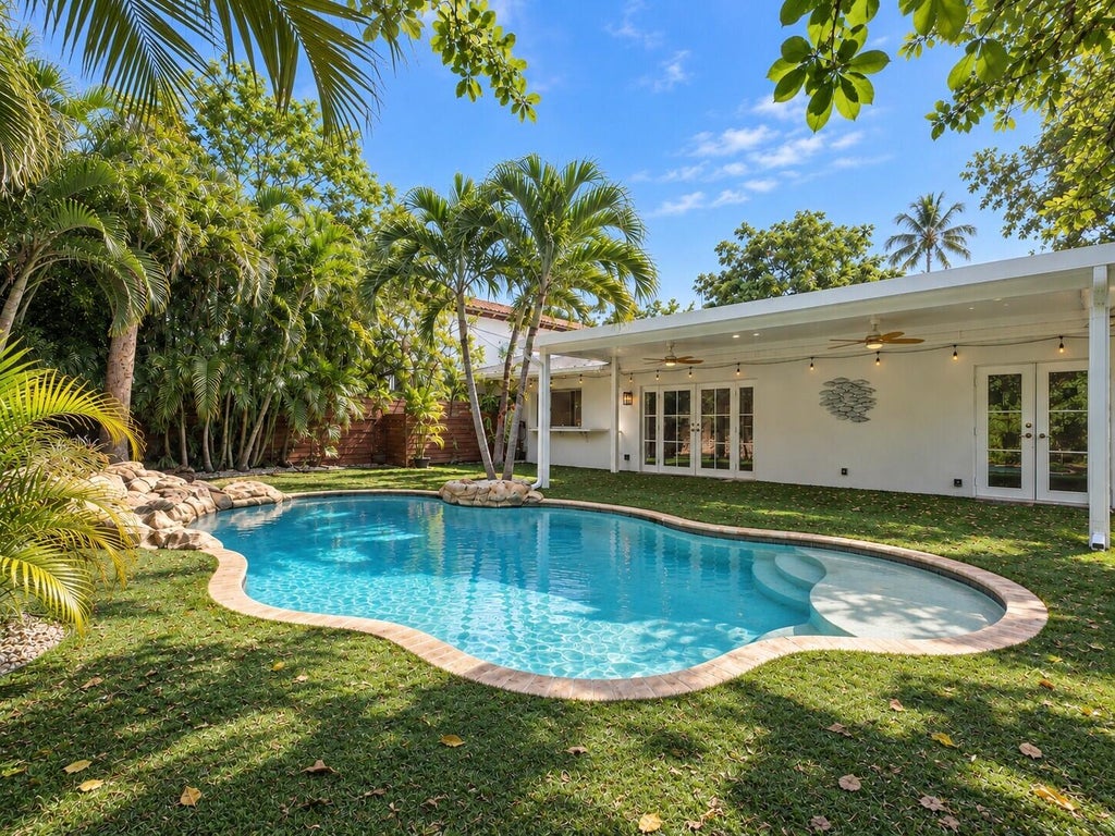 Photo of 2411 S Olive Avenue, West Palm Beach, FL 33401 (MLS # B26080390)