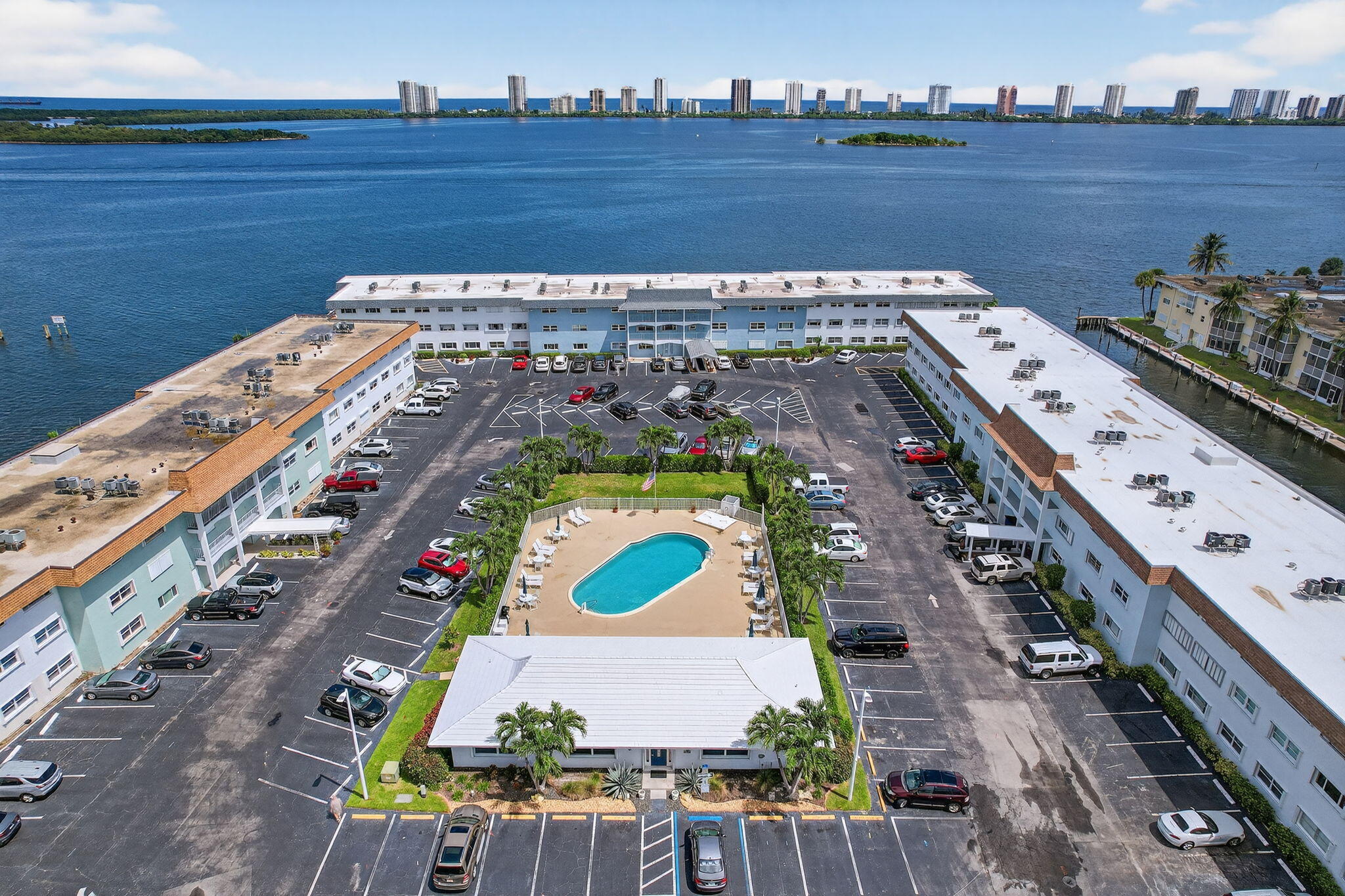 SHORE CLUB APTS B & C CON - Residential